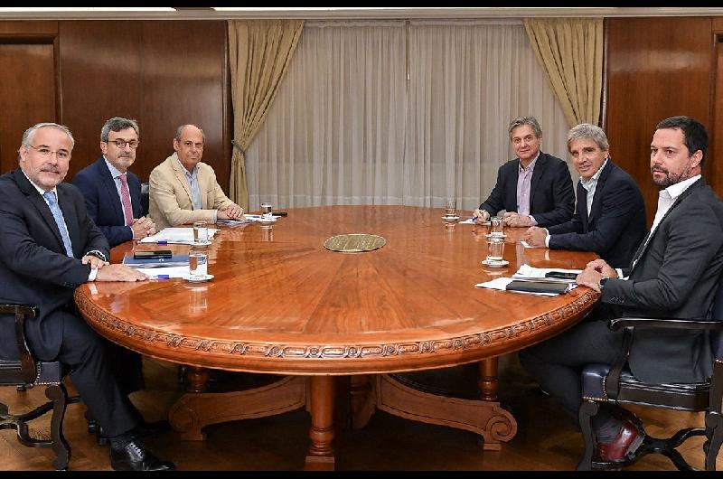 En medio de la caiacuteda de la industria el Gobierno se reunioacute con las autoridades de la UIA