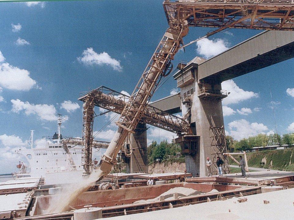 Nuevo reacutecord de exportaciones agroindustriales en los primeros 8 meses del antildeo anuncioacute Caputo