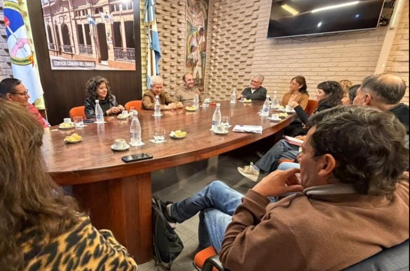 Cooperacioacuten teacutecnica y cientiacutefica entre la Caacutemara del Tabaco y la UNJu