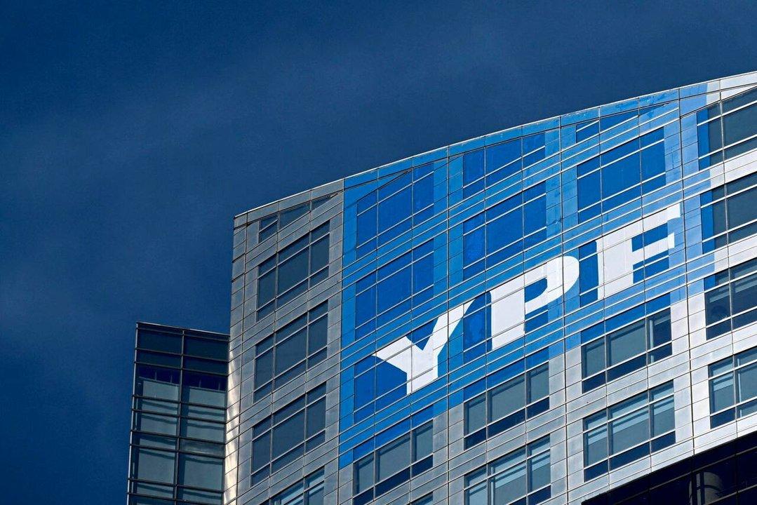 YPF aplicaraacute un aumento del 1-en-porciento- a los combustibles desde este saacutebado
