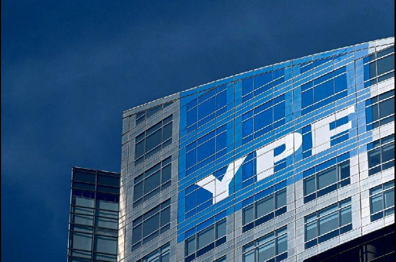 YPF aplicaraacute un aumento del 1-en-porciento- a los combustibles desde este saacutebado