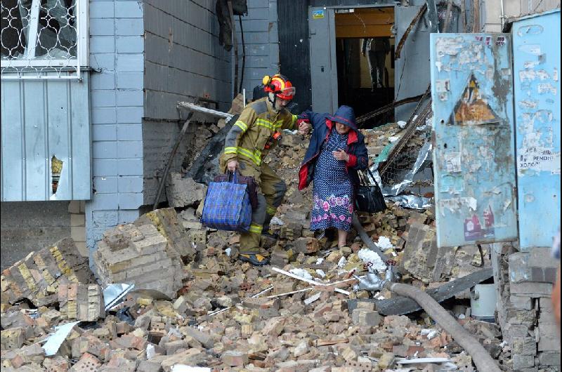 Cinco muertos en bombardeos cruzados entre Rusia y Ucrania