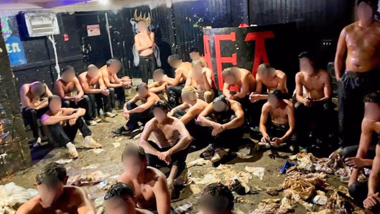 Estados Unidos- cuadrilla policial ingresoacute a un soacutetano y halloacute a joacutevenes en extrantildeo ritual