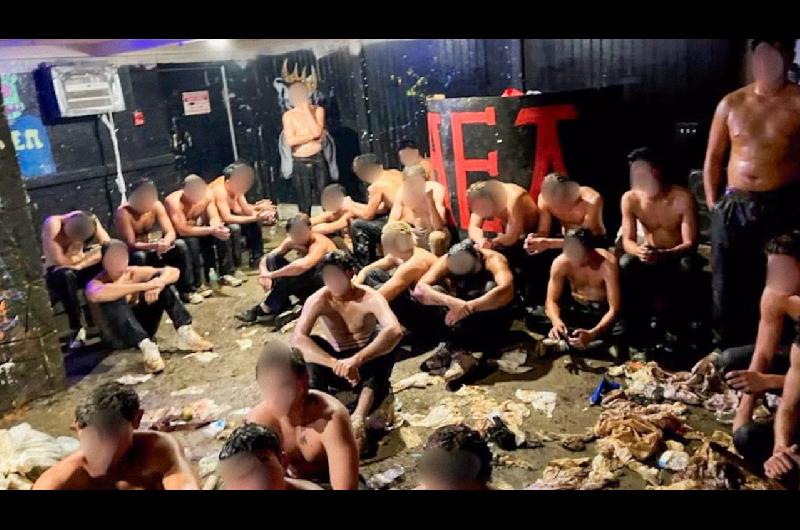 Estados Unidos- cuadrilla policial ingresoacute a un soacutetano y halloacute a joacutevenes en extrantildeo ritual