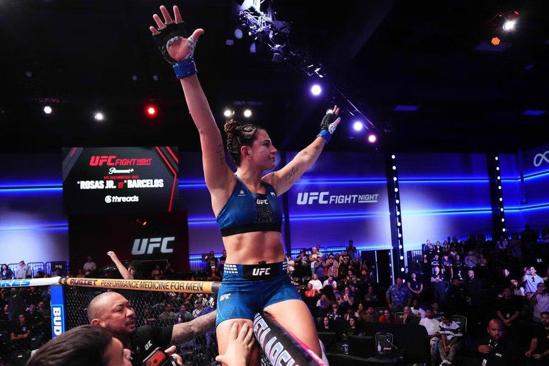 Ailiacuten Peacuterez derrotoacute por decisioacuten unaacutenime a Norma Dumont y suma siete triunfos seguidos en UFC
