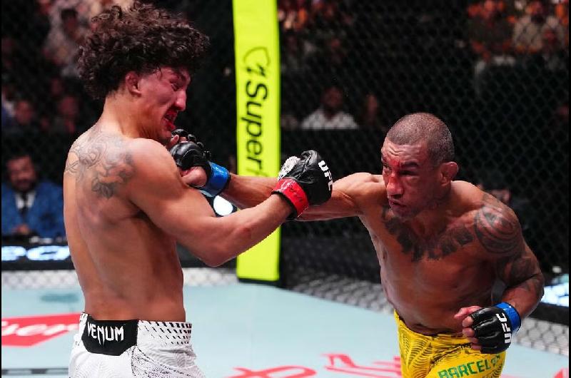 El brasilentildeo Raoni Barcelos estaacute consciente tras sufrir un traumatismo en su pelea en UFC Vegas 121