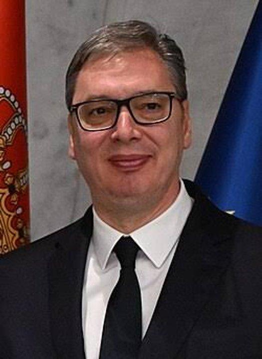 Renuncioacute el presidente de Serbia Aleksandar Vucic para competir por el cargo de primer ministro