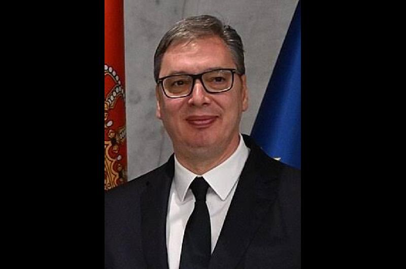 Renuncioacute el presidente de Serbia Aleksandar Vucic para competir por el cargo de primer ministro