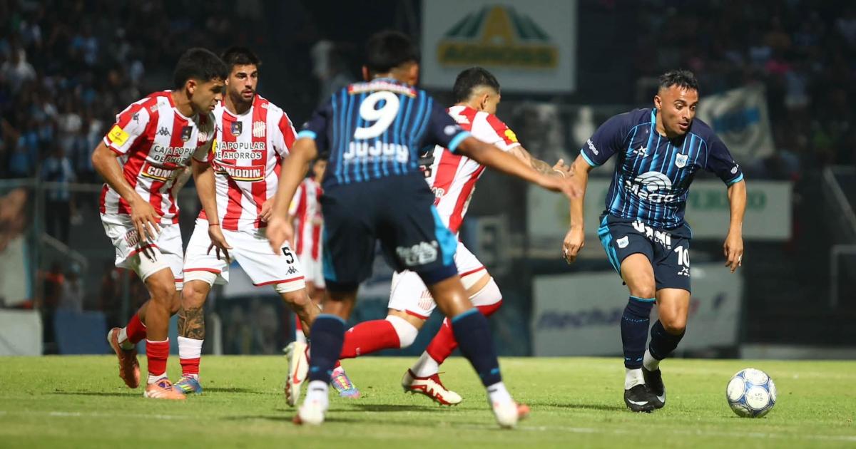 En una notable remontada Gimnasia empatoacute con San Martiacuten