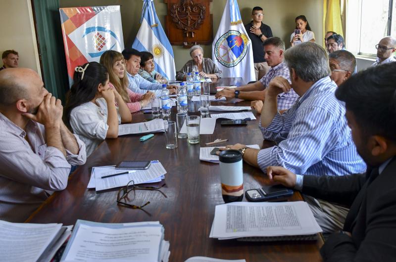Concejales analizan proyectos para eliminar el cableado aeacutereo en la ciudad