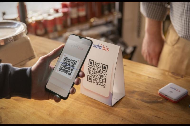 Los pagos con QR y transferencias crecen maacutes del 60-en-porciento- en un antildeo y desplazan al efectivo y las tarjetas