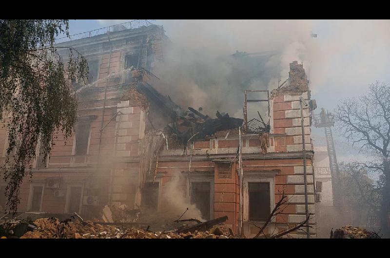 Rusia ataca la Academia de Ciencias de Kiev en una ola de bombardeos con al menos 7 muertos