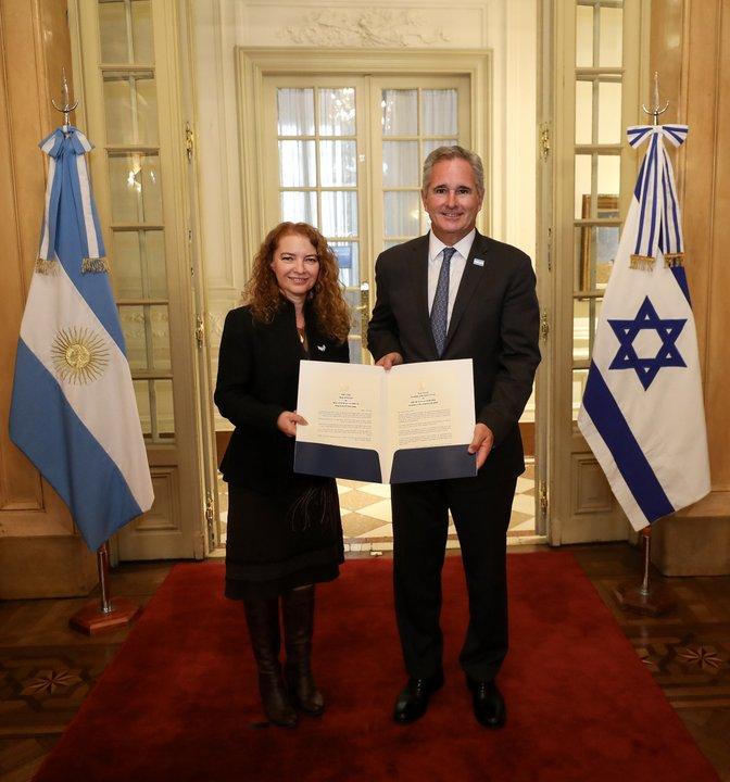 Quirno recibioacute copia de las cartas credenciales de la nueva embajadora de Israel 