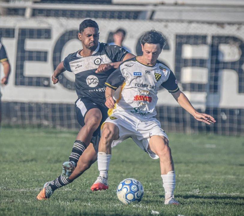 Escaacutendalo en el ascenso- un futbolista fue detenido por racismo