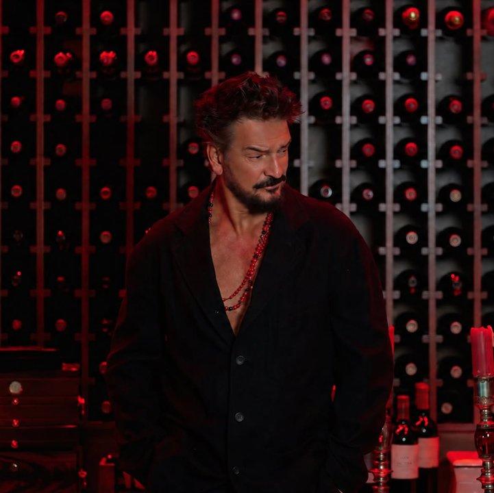 Ricardo Arjona anuncioacute un adelanto de su proacuteximo sencillo- ldquoAmor Factura