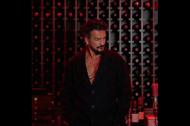 Ricardo Arjona anuncioacute un adelanto de su proacuteximo sencillo- ldquoAmor Factura