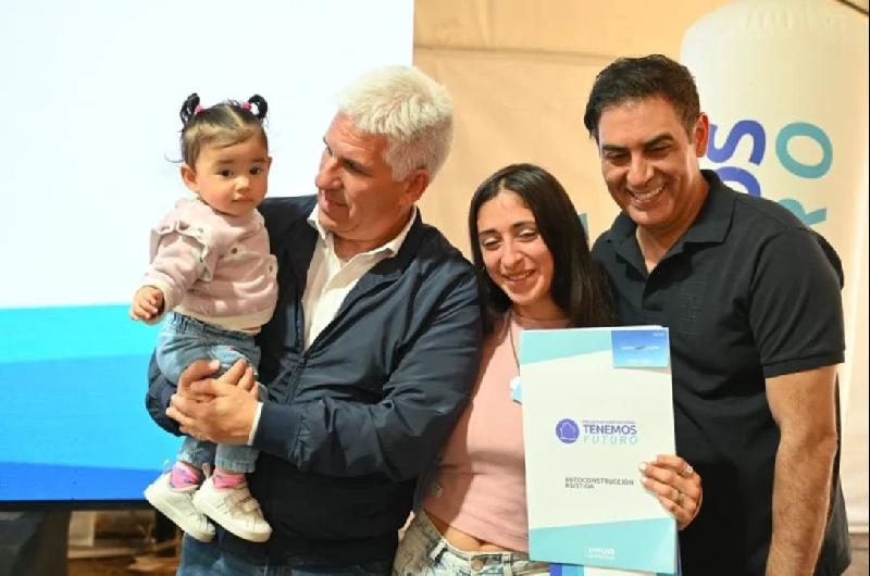 Rodriacuteguez Saaacute acusoacute a Poggi de favoritismo en la entrega de 81 viviendas pero no aportoacute pruebas