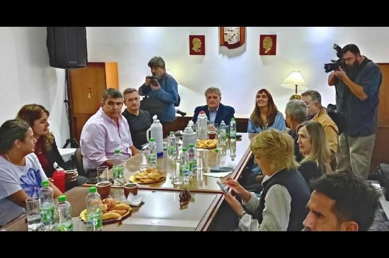 La sucesioacuten dejoacute a Ziliotto ante un posible vaciacuteo vernista en el acto del PJ
