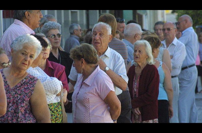 Una pareja de jubilados que alquila necesitoacute maacutes de 25 millones para vivir en agosto