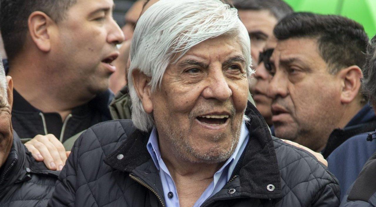 El ldquoinsoacutelito pedidordquo de Moyano- aplicar su ldquoleyrdquo y anticipar indemnizaciones de 2028