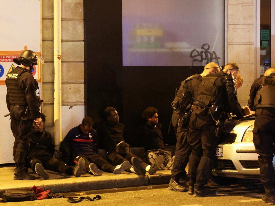 Al menos 40 detenidos y 31 heridos tras choques entre policiacuteas y estudiantes en Francia