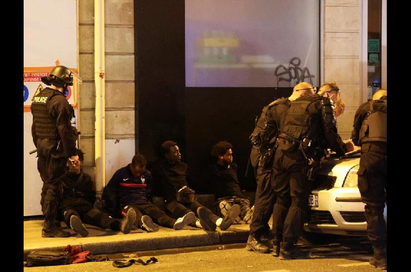 Al menos 40 detenidos y 31 heridos tras choques entre policiacuteas y estudiantes en Francia