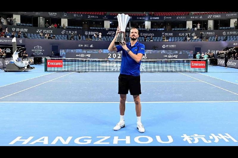Medvedev se quedoacute con el ATP 250 de Hangzhou al vencer a Rublev