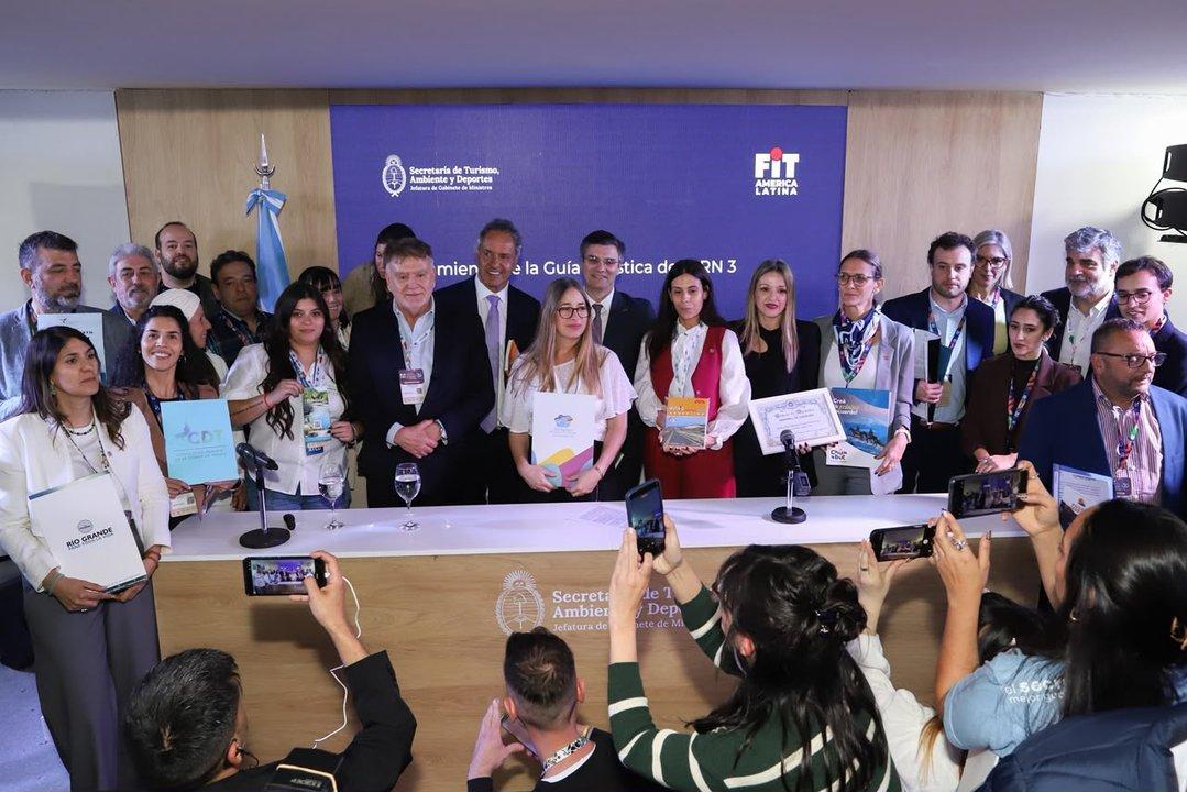 El ACA presentoacute la nueva Guiacutea de la Ruta 3 en la FIT para revalorizar el corredor federal