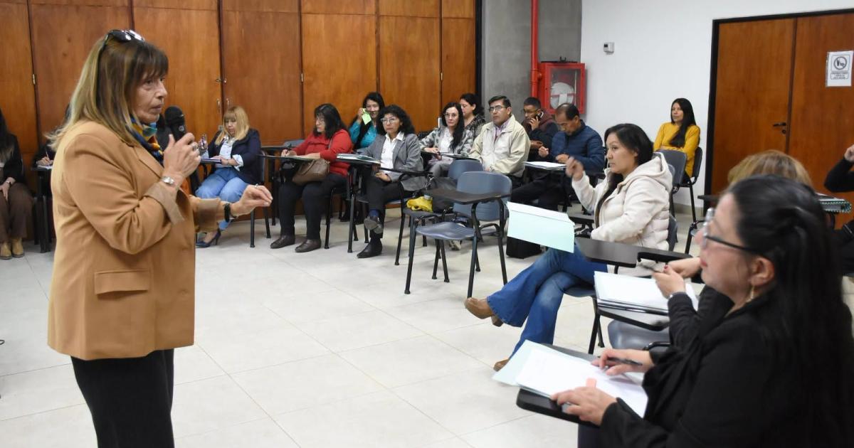 Analizan estrategias para evitar inasistencias y recuperar estudiantes