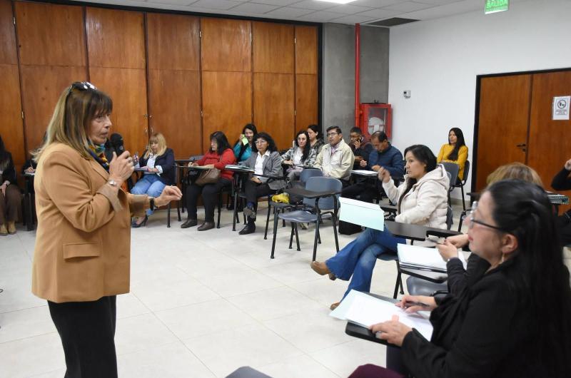 Analizan estrategias para evitar inasistencias y recuperar estudiantes