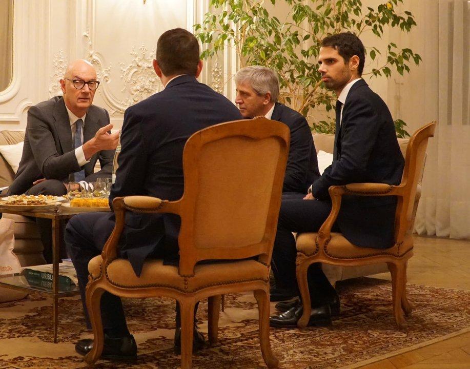 Caputo se reunioacute con el ministro de Economiacutea de Francia