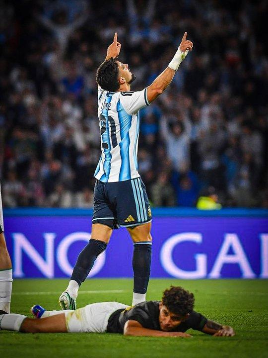 Video- Joseacute ldquoFlacordquo Loacutepez convirtioacute el cuarto gol argentino ante Bolivia