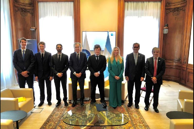 Milei se reunioacute con el CEO de LVMH antes de hablar en Argentina Week Pariacutes