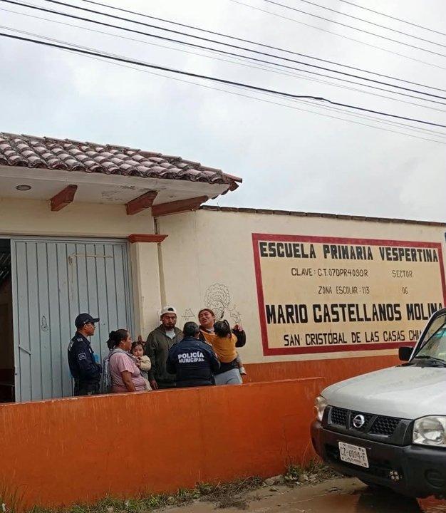 Meacutexico- autoridades detienen a dos sospechosos por ataque en escuela secundaria