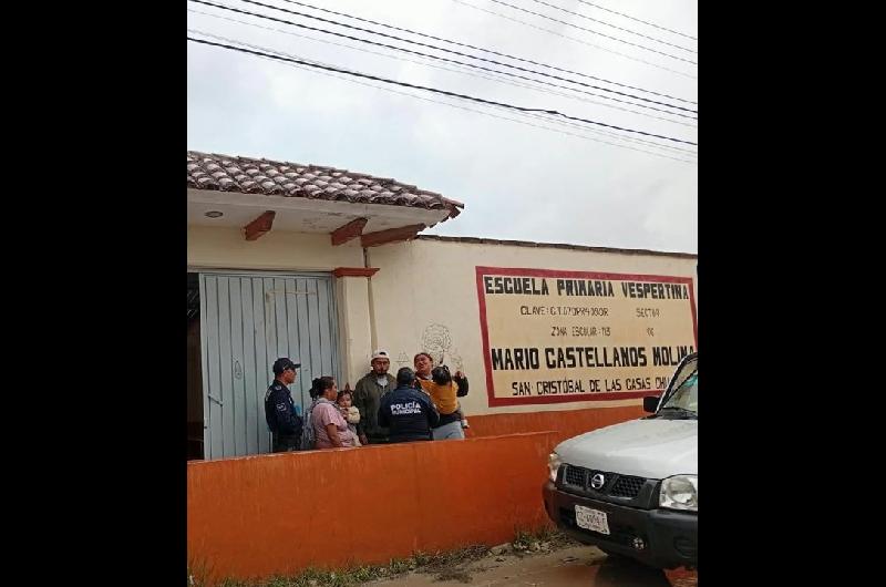 Meacutexico- autoridades detienen a dos sospechosos por ataque en escuela secundaria