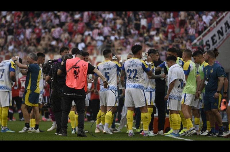 La AFA suspendioacute a jugadores de Estudiantes y Rosario Central por el escaacutendalo en la Supercopa