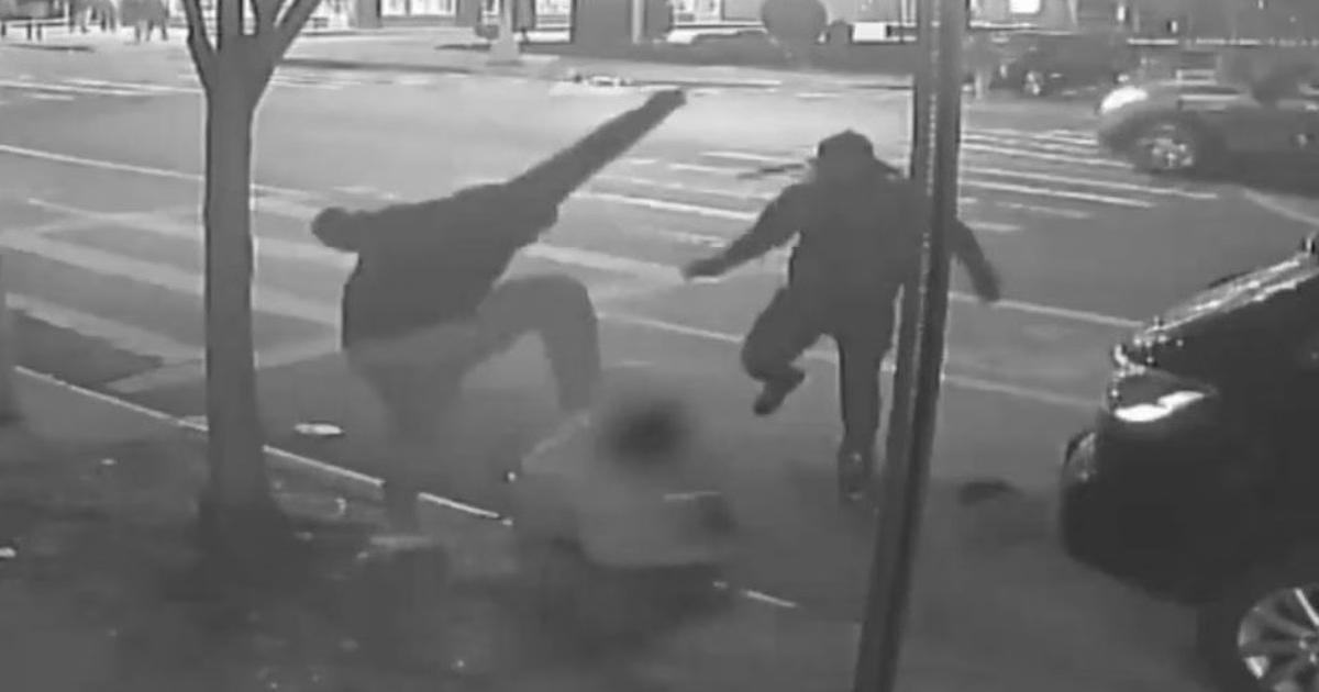 Le propinaron una salvaje golpiza