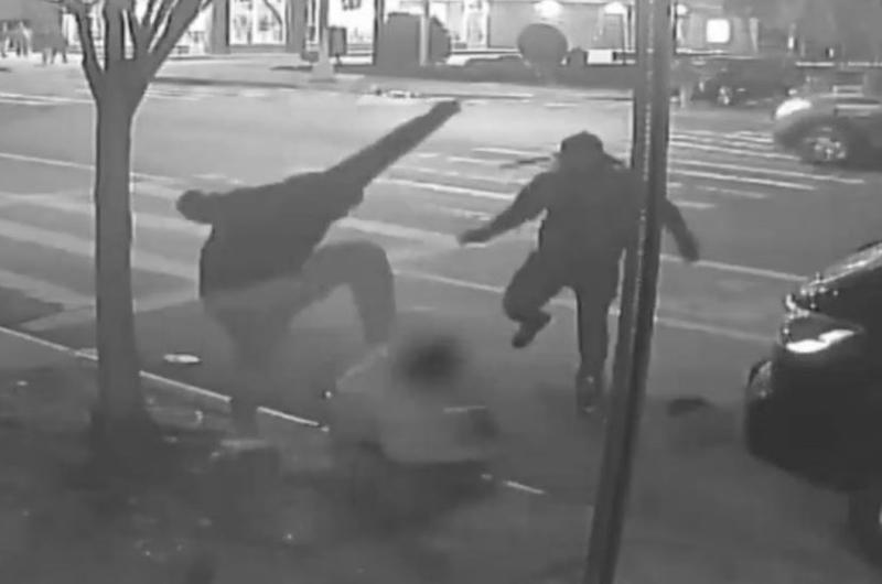 Le propinaron una salvaje golpiza