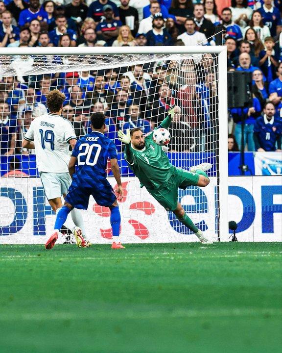 Francia e Italia empataron en la Nations League con los arqueros como protagonistas