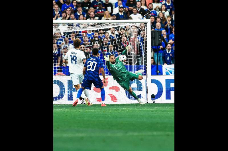 Francia e Italia empataron en la Nations League con los arqueros como protagonistas