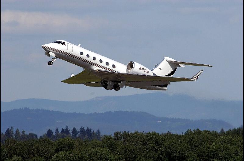 Desaparece un avioacuten privado con seis personas a bordo en el Atlaacutentico y activan una amplia buacutesqueda