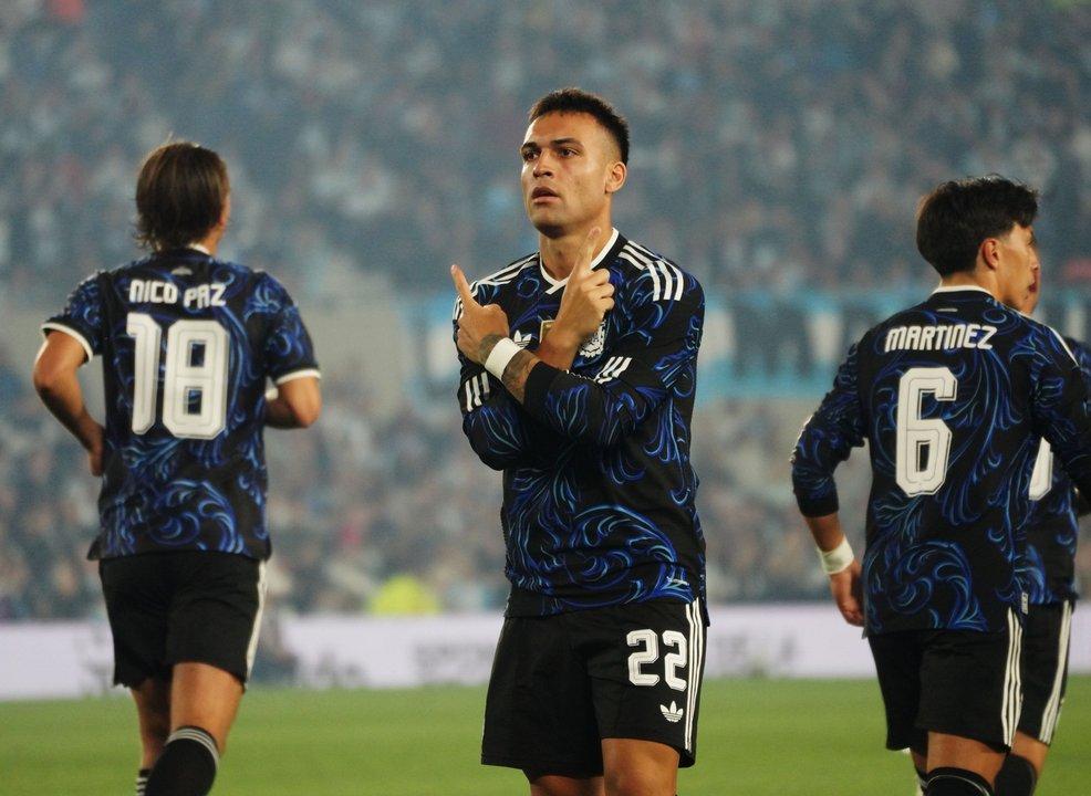 Lautaro Martiacutenez la figura en el abultado triunfo de la Seleccioacuten ante Burkina Faso
