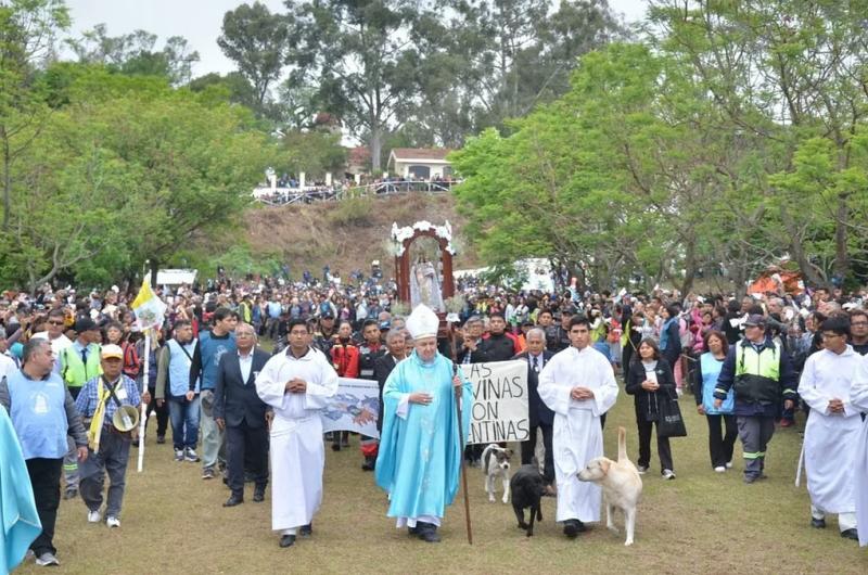 El Obispo Fernaacutendez pidioacute por los que sufren a raiacutez de la crisis 