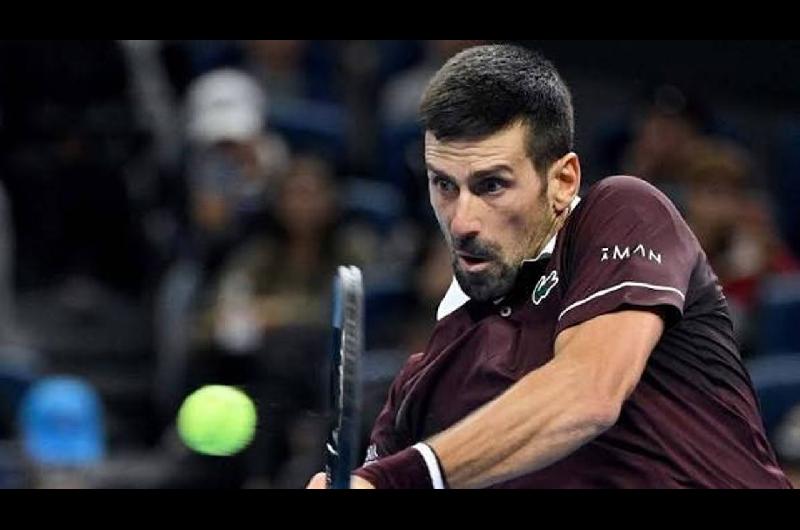 En un dramaacutetico desenlace Djokovic le ganoacute a Medvedev y se metioacute en la final del ATP 500 de Beijing