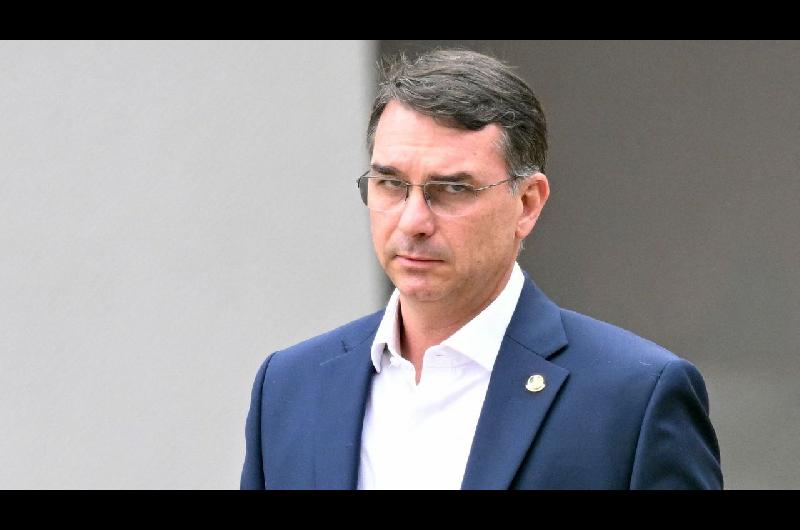 Congreso de Brasil- el indulto a su padre un tema central en la mira de Flaacutevio Bolsonaro si gana el balotaje