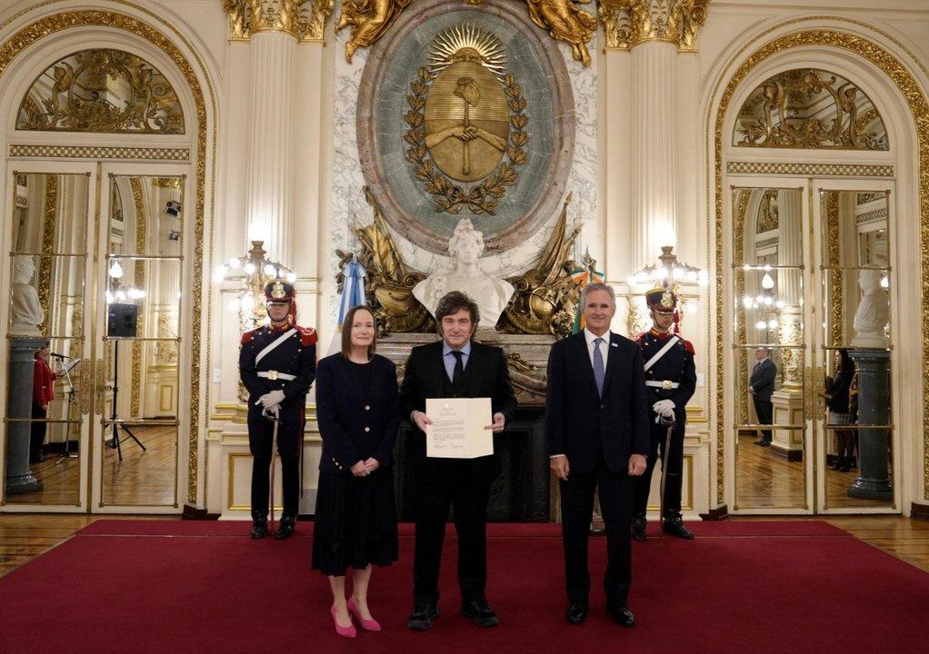 Milei recibioacute las cartas credenciales de los nuevos embajadores de Beacutelgica Irlanda Finlandia e Israel