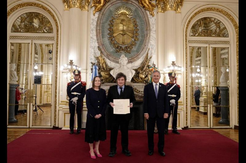 Milei recibioacute las cartas credenciales de los nuevos embajadores de Beacutelgica Irlanda Finlandia e Israel