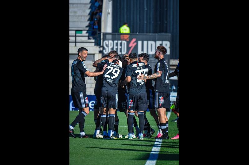Riestra empatoacute con Central Coacuterdoba y se ilusiona con alcanzar los play-offs a falta de cinco fechas