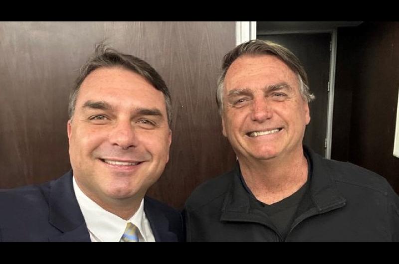 Jair Bolsonaro solicita permiso para recibir visitas de Flaacutevio mientras se encuentra bajo arresto domiciliario