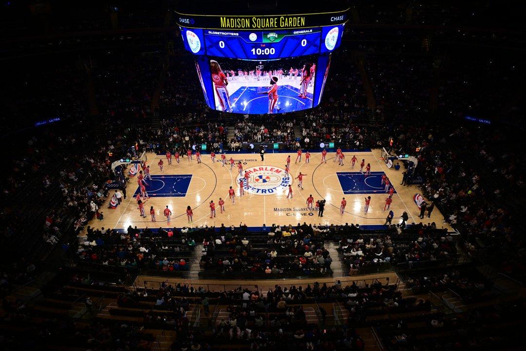 Nueva funcioacuten de The Harlem Globetrotters en el Estadio Obras Sanitarias